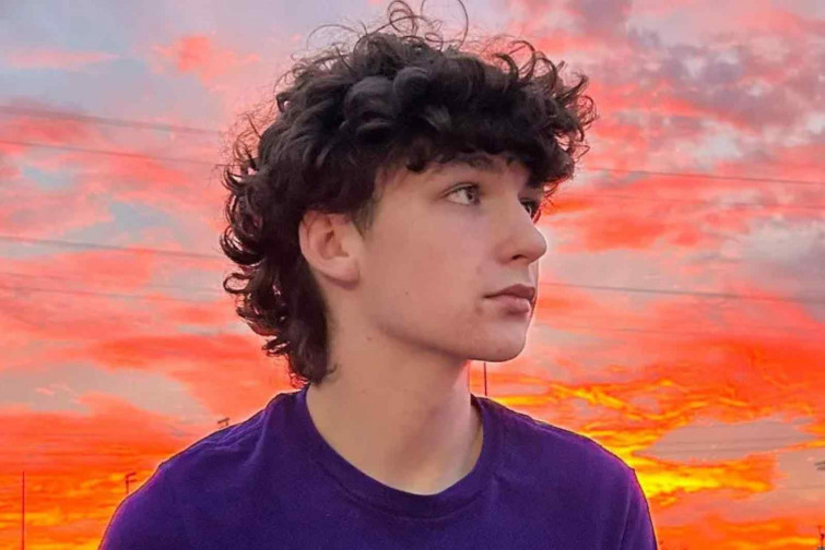 Un adolescent se suïcida després ser sotmès a xantatge amb fotos seves despullat generades amb IA