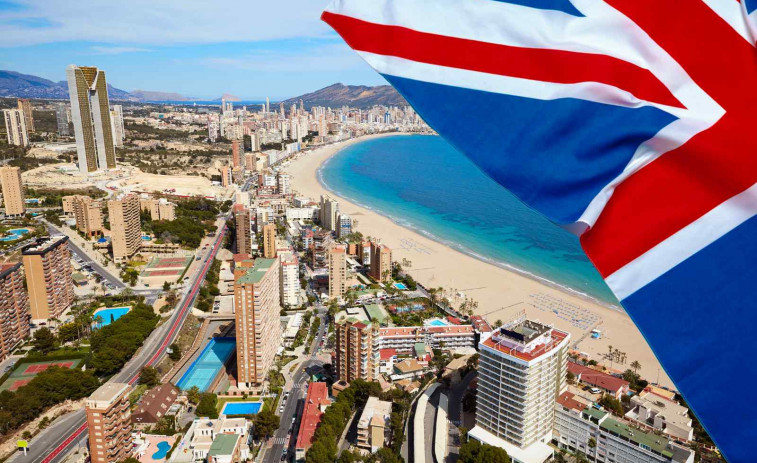 Massa espanyols a Espanya? La polèmica ressenya d'una turista britànica a un hotel de Benidorm