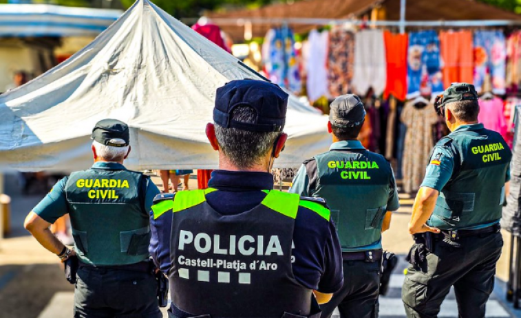 Desmantellen un lloc amb més de 2.700 productes falsificats en el mercat ambulant de Platja d’Aro