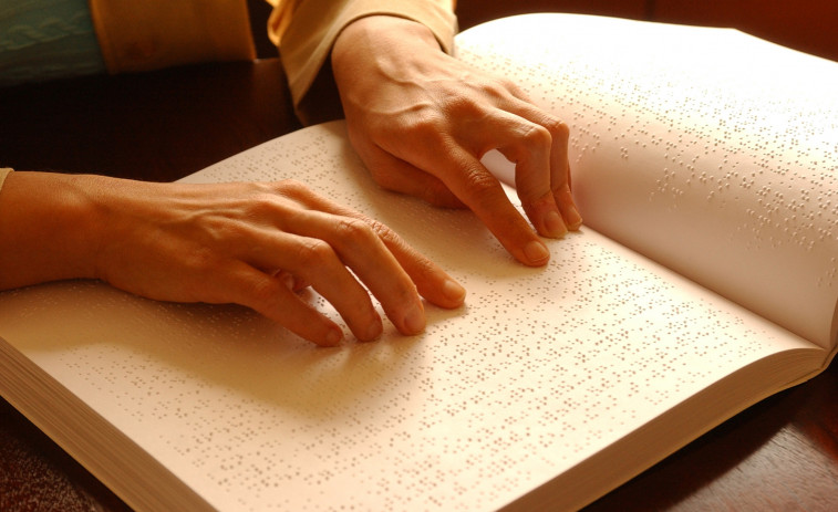 ONCE convoca cursos de braille per a persones que sense ceguera