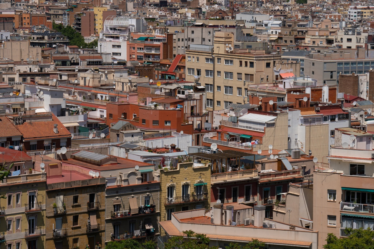 Europapress 5205372 varios edificios viviendas vistos mirador poble sec 17 mayo 2023 barcelona