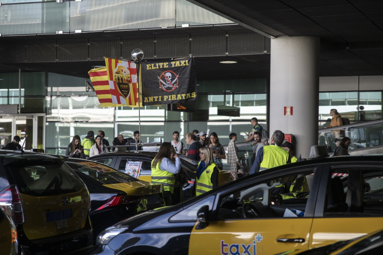Els taxistes desconvoquen les protestes de la setmana que ve en l'Aeroport de Barcelona