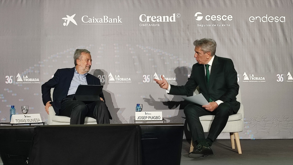 EuropaPress 6797521 presidente caixabank tomas muniesa periodista josep puigbo