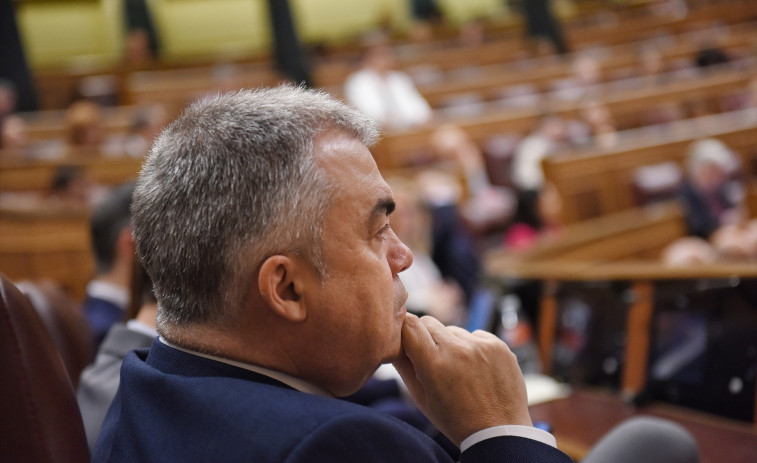 Santos Cerdán no se'n va (de moment): manté el seu escó un dia després d'anunciar la seva retirada