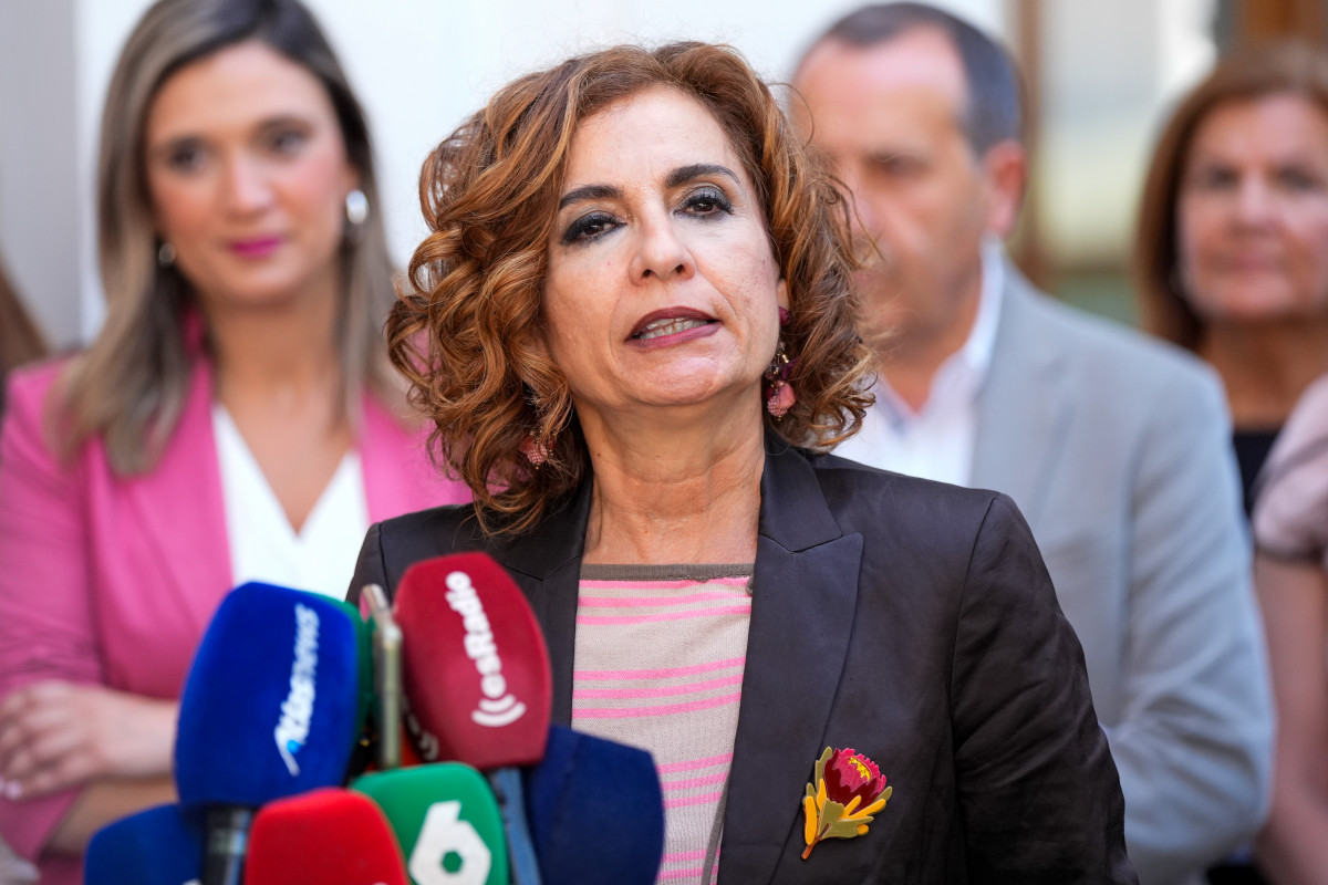 EuropaPress 6758259 secretaria general psoe a maria jesus montero atiende medios comunicacion