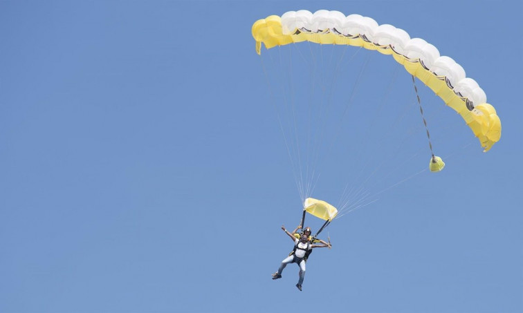 Greu accident de paracaigudisme a Castelló d'Empúries: un ferit traslladat en helicòpter a l'Hospital Trueta