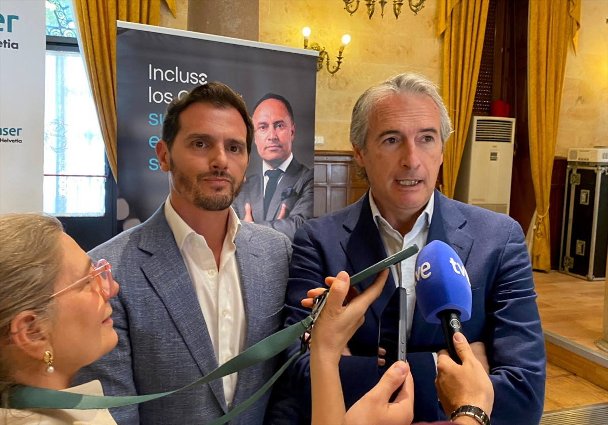 EuropaPress 6806126 albert rivera inigo serna antes participar encuentro salamanca