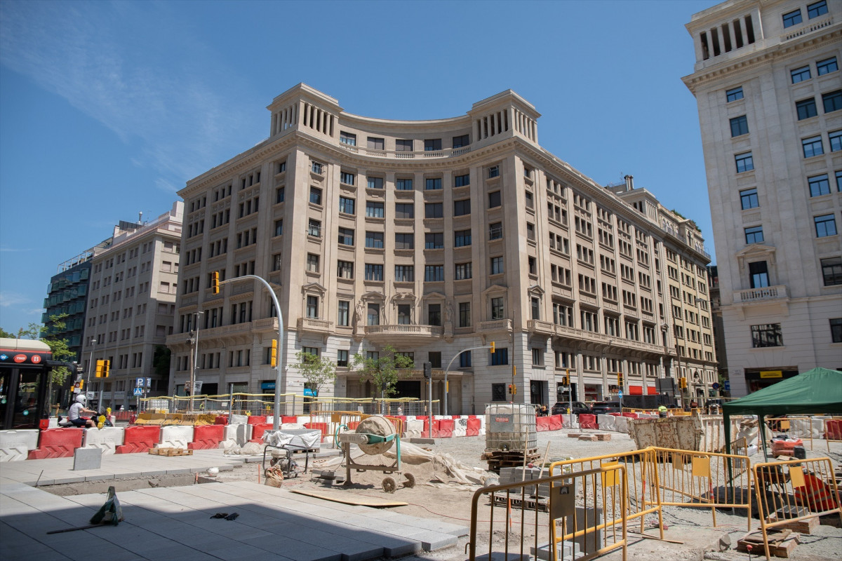 EuropaPress 5364483 vista obras via laietana agosto 2023 barcelona catalunya espana operarios
