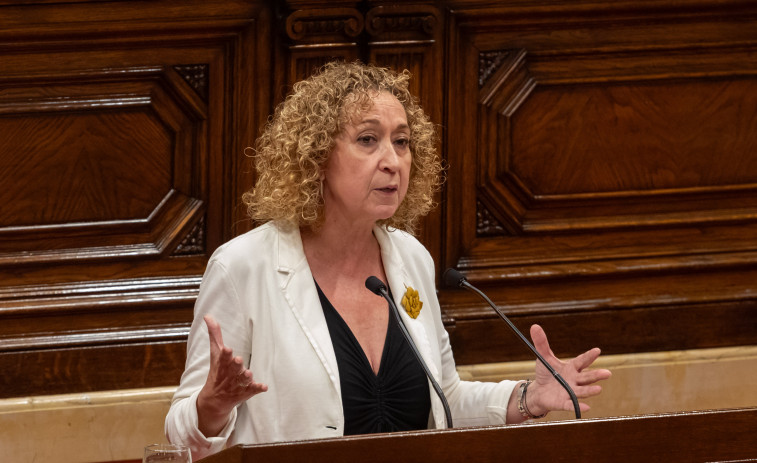 Ester Capella (ERC) es defensa de les acusacions de Junts pel traspàs de Rodalies: 