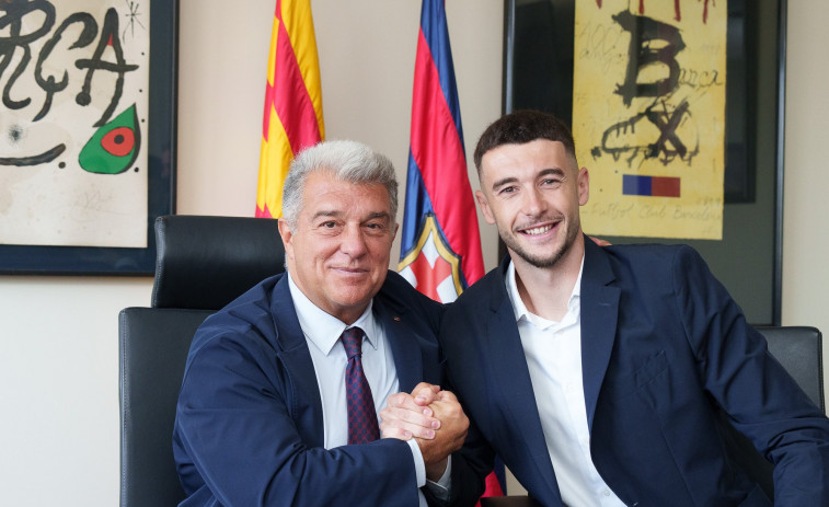 Joan García ja posa al costat de Laporta com a nou porter del Barça