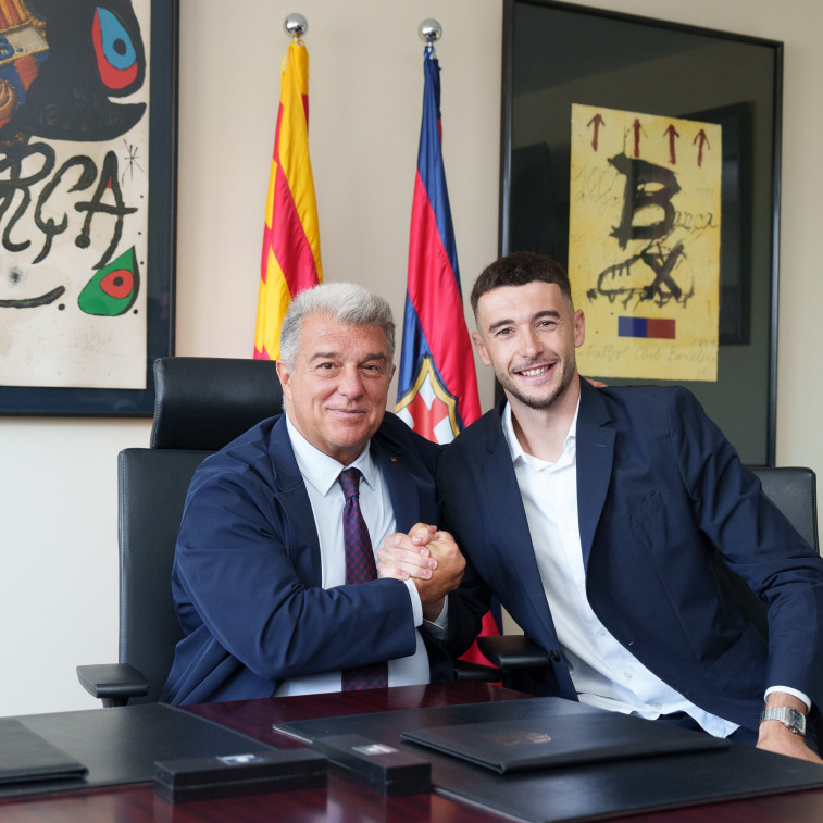 Joan García ja posa al costat de Laporta com a nou porter del Barça