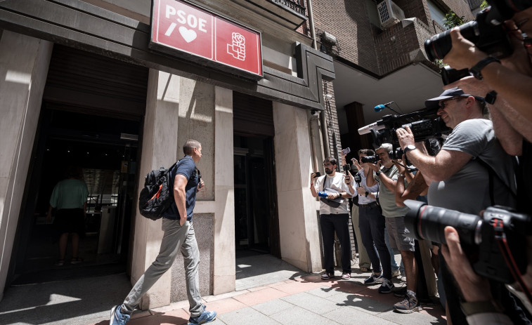 La UCO abandona la seu del PSOE després de clonar el correu de Santos Cerdán per ordre del Suprem