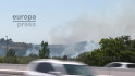 Un incendi prop de vies clau a Martorell obliga a tallar la R4 i mobilitza un gran operatiu d’emergència