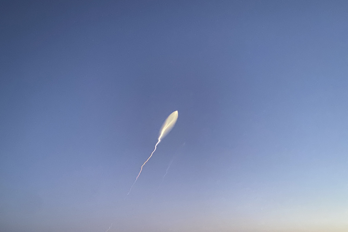 EuropaPress 6815734 june 18 2025 tehran iran missile is seen streaking across the sky launched