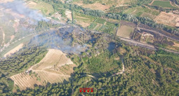 Los Bombers extinguen un incendio entre Martorell y Sant Esteve Sesrovires