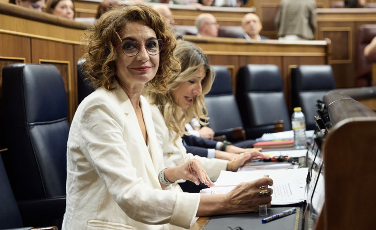 Montero admet que el traspàs de Rodalies 