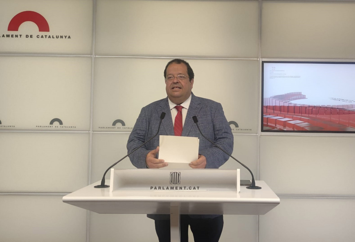 El diputado de ERC en el Parlament y exconseller de Interior, Joan Ignasi Elena, en rueda de prensa.