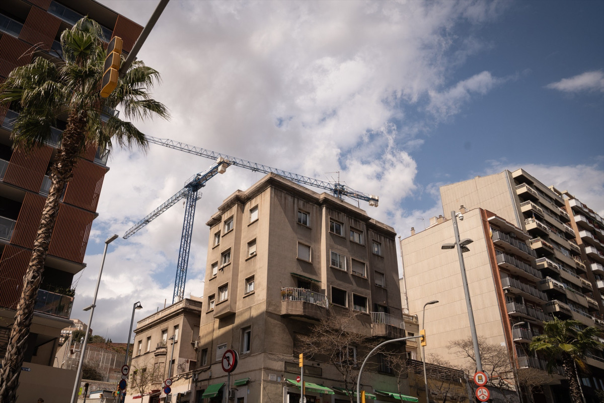 EuropaPress 5148123 fachada edificio 25 abril 2023 barcelona catalunya espana oferta viviendas
