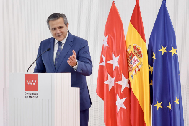 EuropaPress 6290124 consejero vivienda transportes infraestructuras jorge rodrigo firma maudes
