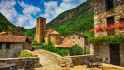 Descobreix el poble medieval amb tres piscines naturals que 'viu' amagat entre muntanyes
