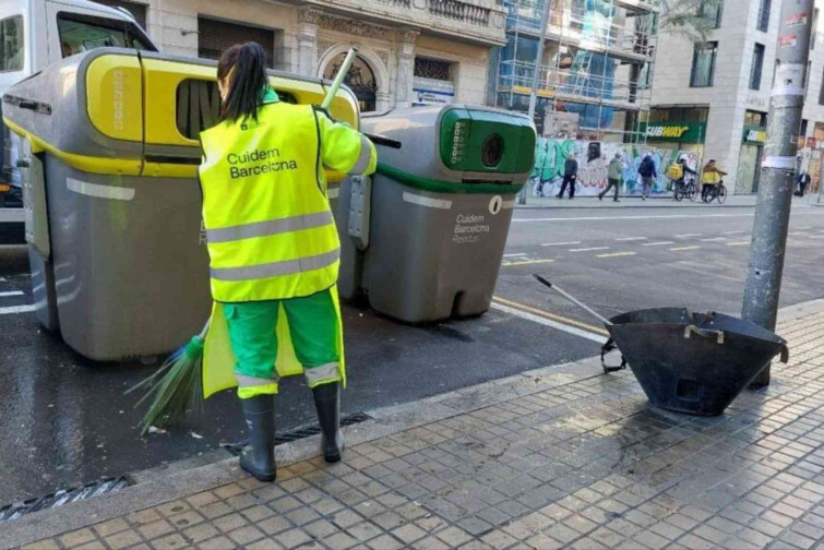 Dos treballadors de neteja atesos per marejos en plena onada de calor a Barcelona