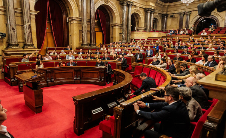 Front independentista al Parlament contra l'OPA del BBVA al Sabadell