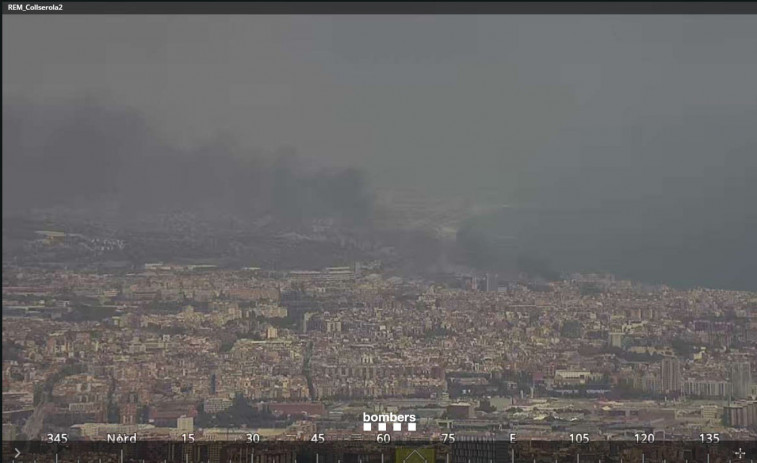 VÍDEO Incendi massiu a Badalona: alerta per la propagació de les flames