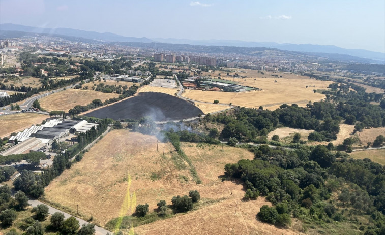 Cent persones confinades al Club esportiu Egara de Terrassa a causa d'un incendi