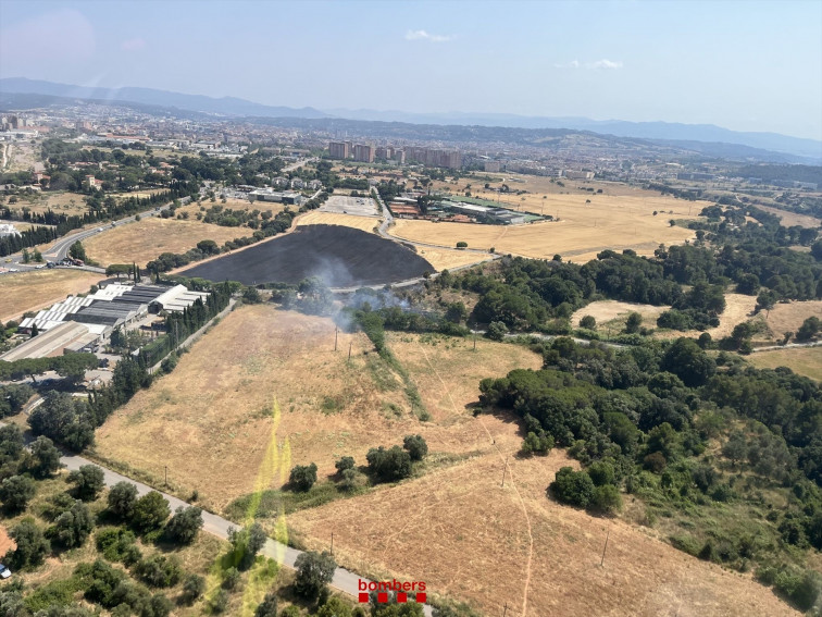 Cent persones confinades al Club esportiu Egara de Terrassa a causa d'un incendi