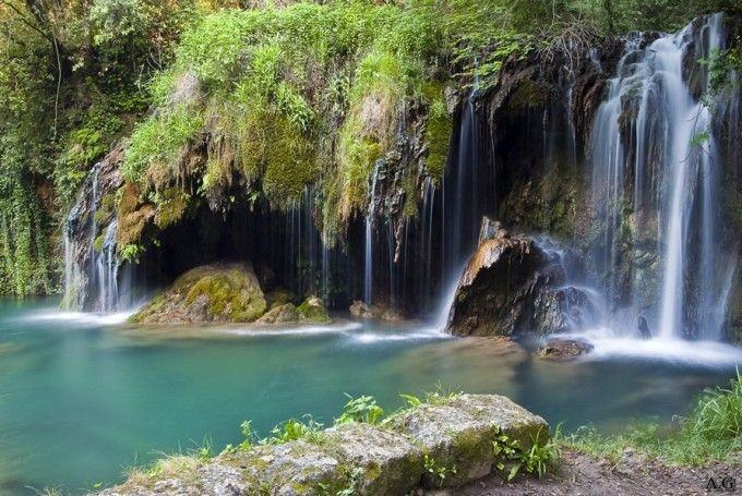 Visita la cascada secreta de Girona que sembla treta d'un conte de fades