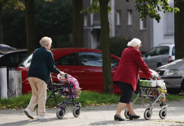 Més de 22.000 persones grans esperen l'ajuda de la Dependència a Catalunya