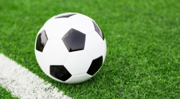 Els camps de futbol de la Satalia i el Carmel instal·len una gespa artificial més sostenible