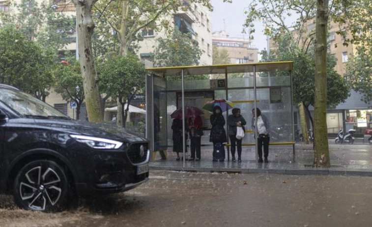 Barcelona activa l'alerta groga per pluges intenses: s'espera un aiguat després de dies de calor asfixiant
