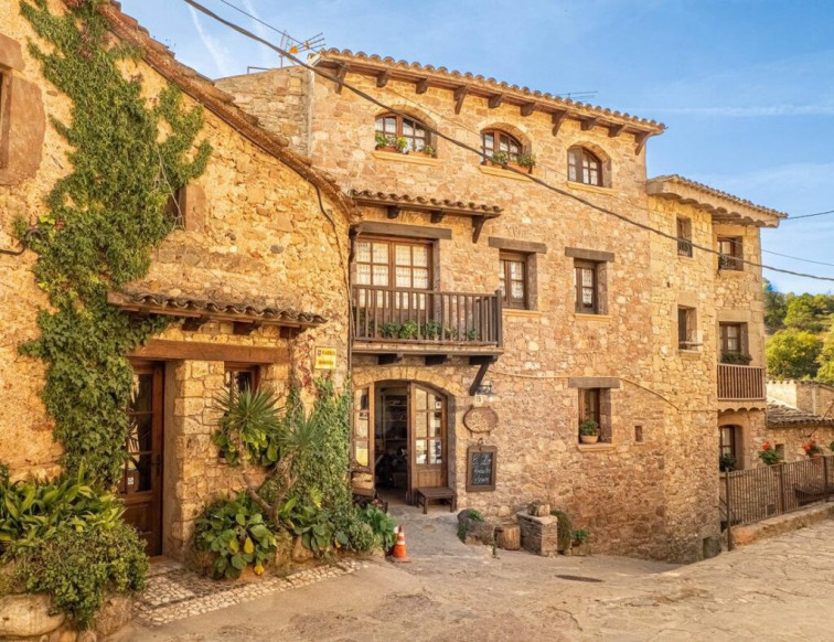 El racó medieval ocult a 67 km de Barcelona que et transportarà segles enrere