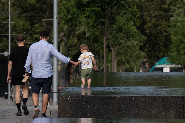 La font de Glòries seca: Barcelona talla l'aigua per a evitar l'ús com a piscina