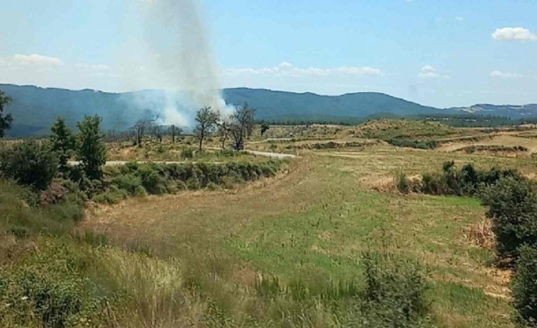 Bombers dona per estabilitzat l'incendi del Baix Ebre, però no desconfina Paüls