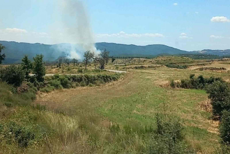 Bombers dona per estabilitzat l'incendi del Baix Ebre, però no desconfina Paüls