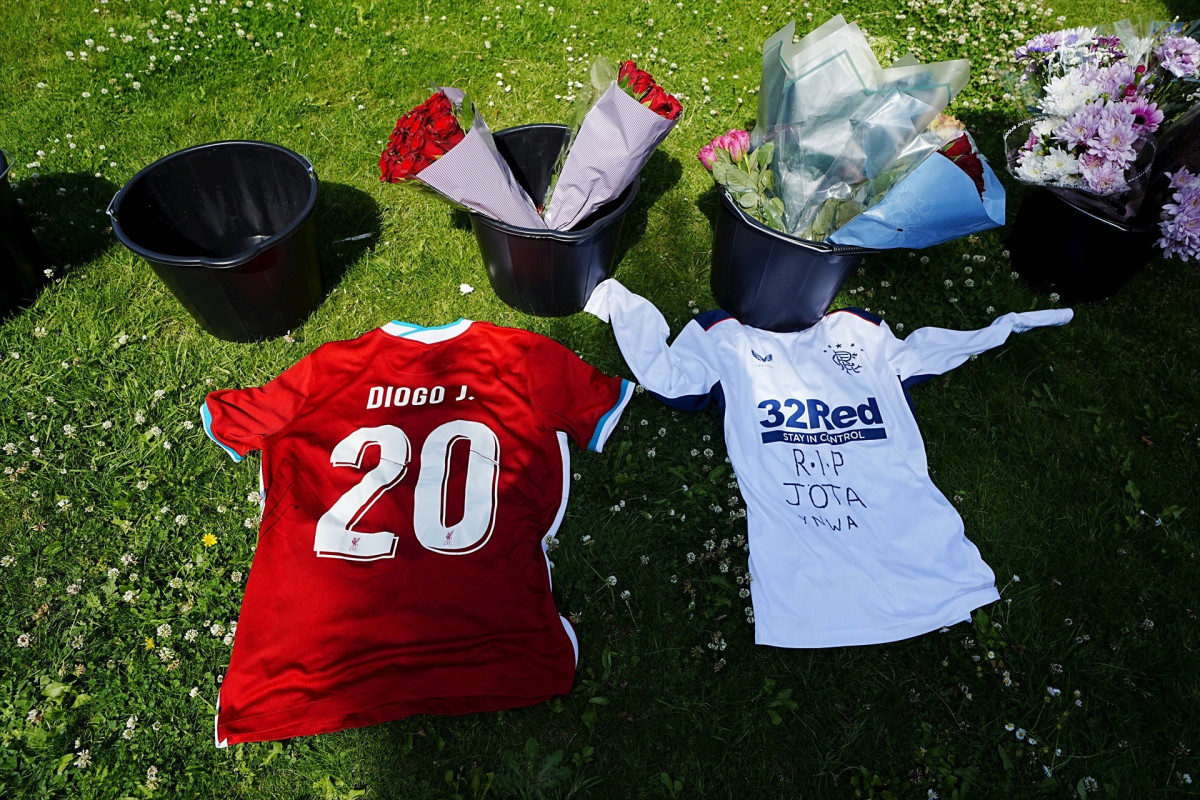 EuropaPress 6838436 03 july 2025 united kingdom liverpool tributes are placed outside anfield