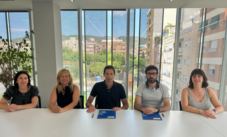 Premià de Mar i Agbar acorden finançar el rebut de l'aigua a famílies vulnerables