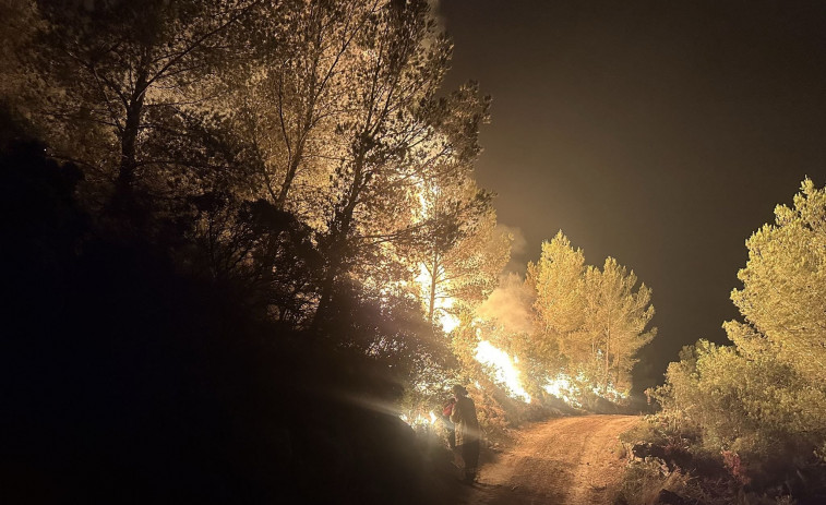 Lluita dels Bombers al Baix Ebre: una nit d'esforç i esperança