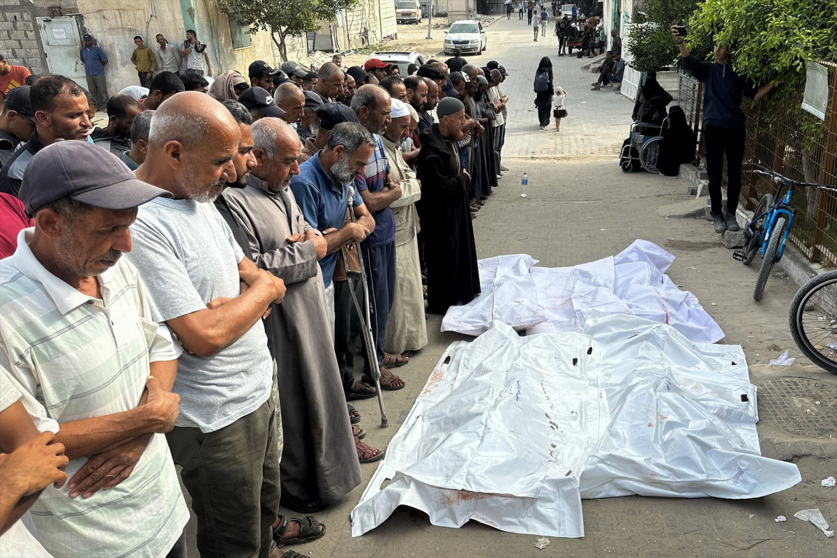 EuropaPress 6850327 july 10 2025 khan younis gaza strip palestinian territory people mourn (2)