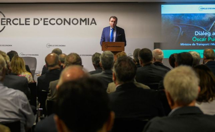 VÍDEO. Oscar Puente usa el català en el Cercle d'Economia i afirma: 
