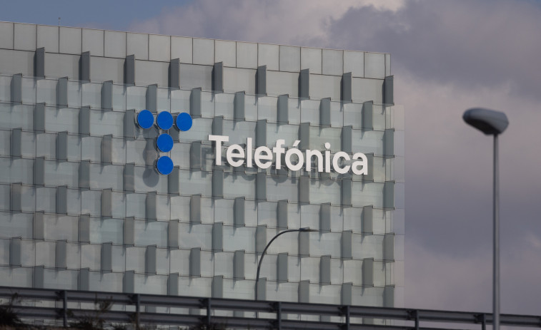 Telefónica dóna entrada a Adriana Folgueiras i a José Manuel Santero en el consell de Telxius