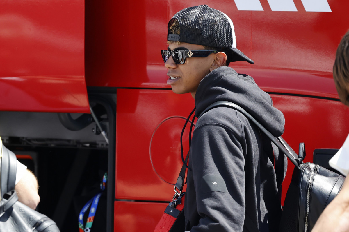 Archivo - Lamine Yamal a su llegada al aeropuerto, a 15 de julio de 2024, en Madrid (España).