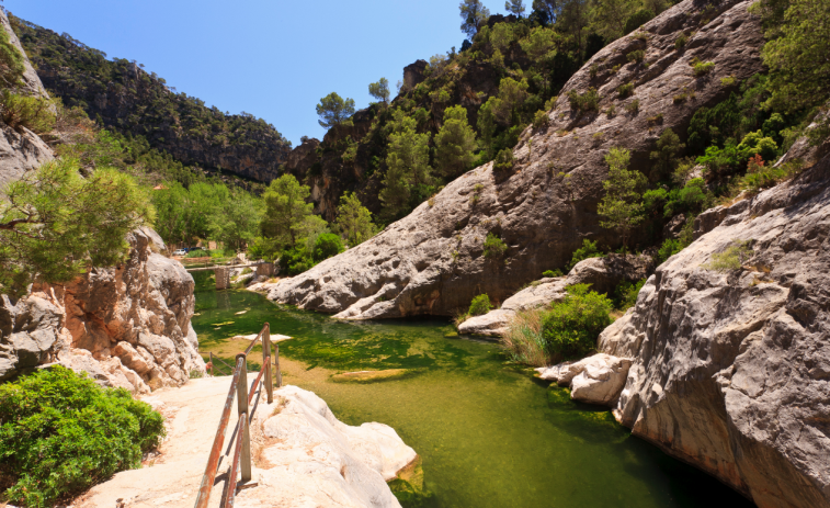 El balneari natural que s'amaga a Catalunya on s'uneixen la història i les aigües termals