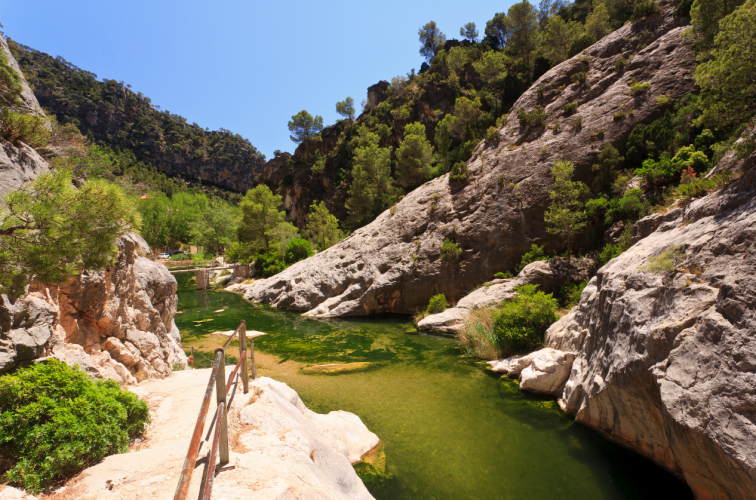 El balneari natural que s'amaga a Catalunya on s'uneixen la història i les aigües termals