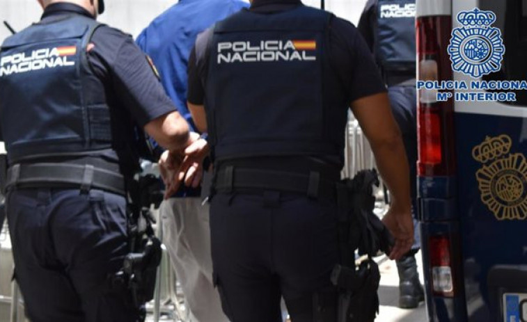 Una menor de 17 anys, en estat crític després de ser ruixada amb combustible i cremada a Las Palmas