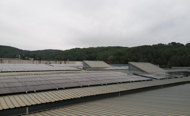 Les famílies de Sitges estalvien fins a 210 euros anuals en llum gràcies a la seva Comunitat Energètica Pública