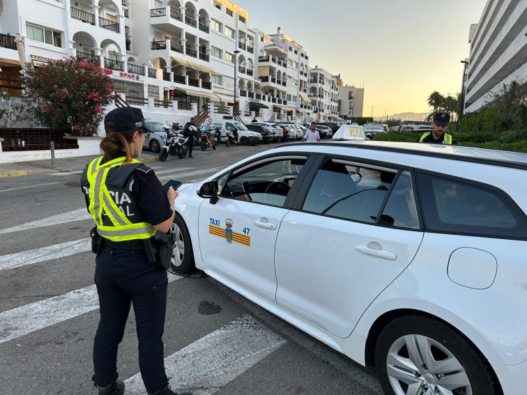 Detectat un taxi de Barcelona operant de manera il·legal en el municipi d'Eivissa