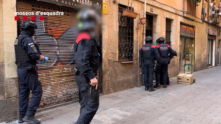 Cop dels Mossos contra el mercat de mòbils robats a Barcelona